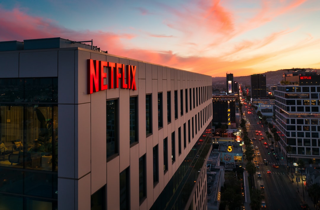 Az &aacute;tv&aacute;ltoz&aacute;s utaz&aacute;sa: Hogyan v&aacute;ltozott meg a Netflix a sz&oacute;rakoztat&oacute; platform evol&uacute;ci&oacute;j&aacute;val