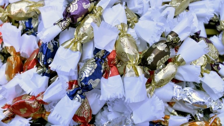 Szaloncukor eredete: Bevezet&eacute;s a Kar&aacute;csonyi &eacute;dess&eacute;g t&ouml;rt&eacute;net&eacute;be